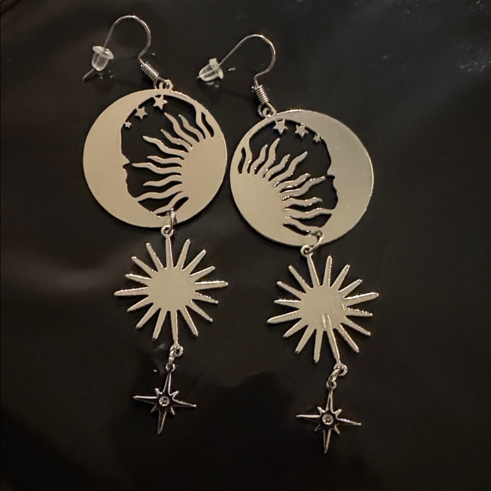 Silver Sun & Moon Celestial Drop Earrings NEW 🏷️ - Picture 3 of 3